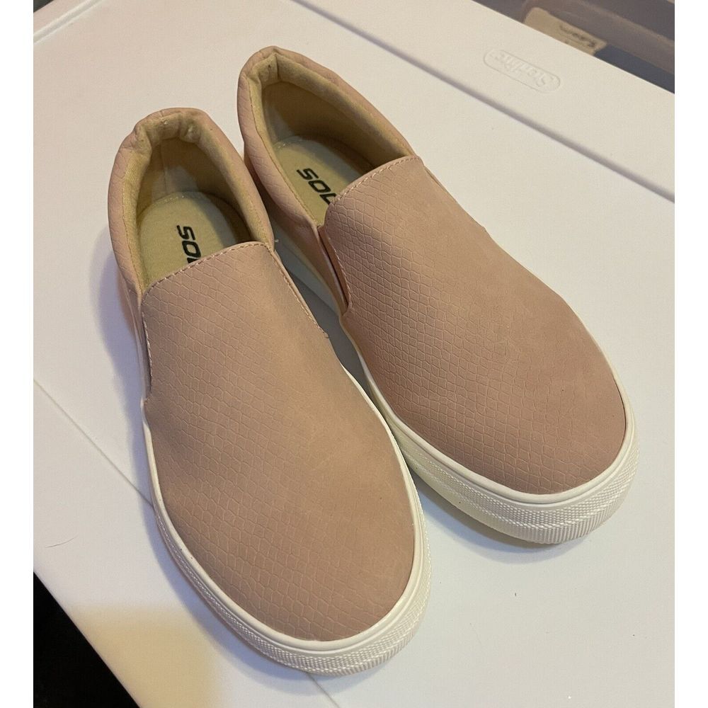 Soda Women's slip on‎ shoes Boat Shoe, Soft Insoles  Sz 6.5